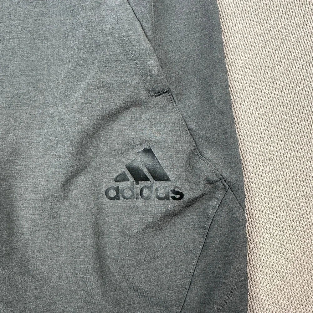 Adidas Aeroready Mens Gray Athletic Training Shorts Medium Black Trim Zipper Pkt